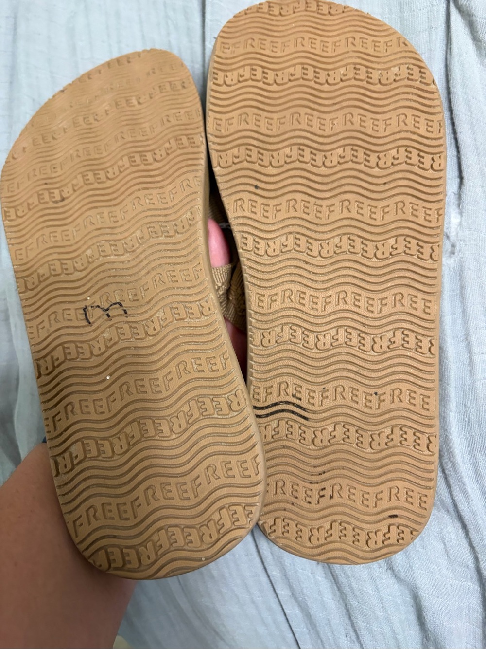 Reef Women’s Tan Sandy Flip Flop Sandals size 8/EU 38.5 - Picture 5 of 6